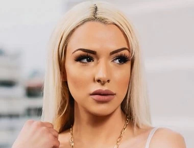 Η Στέλλα Μιζεράκη πήγε… πλαστικό: Στην τελευταία της φωτογραφία δεν αναγνωρίζεται